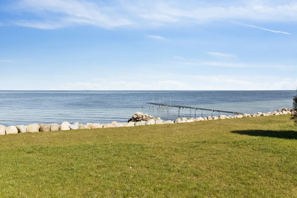 Jardin - Holiday Home with Private Beach in Køge