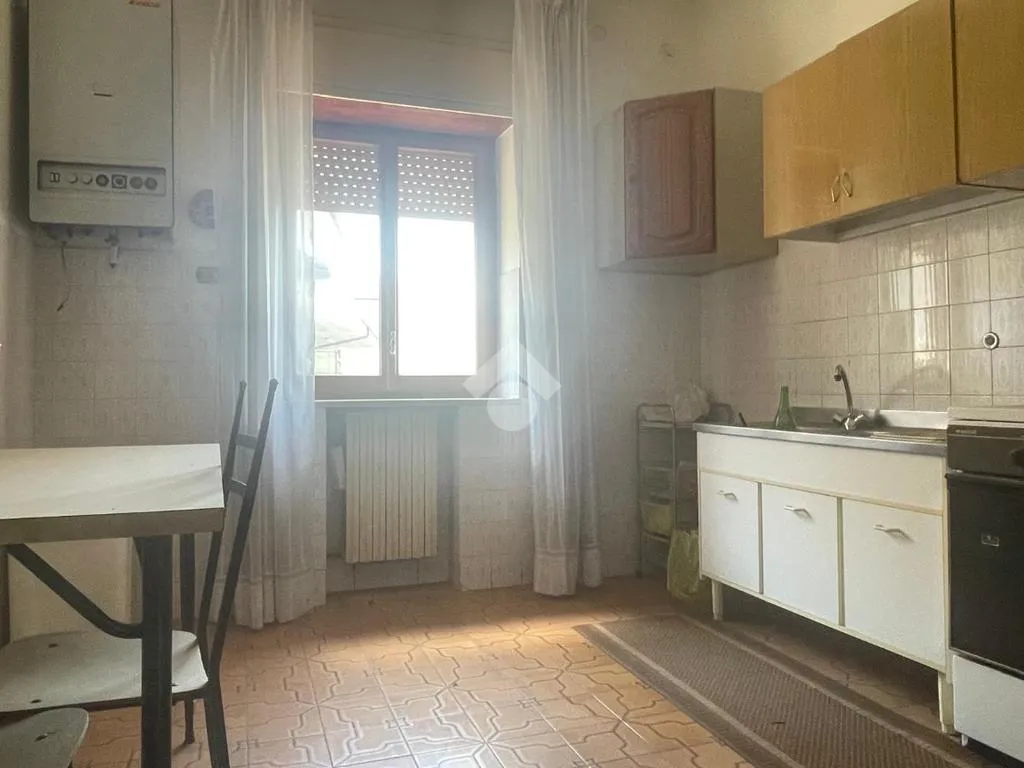 Köök - Spacious 5-Room Apartment with Garden in Motta Valle