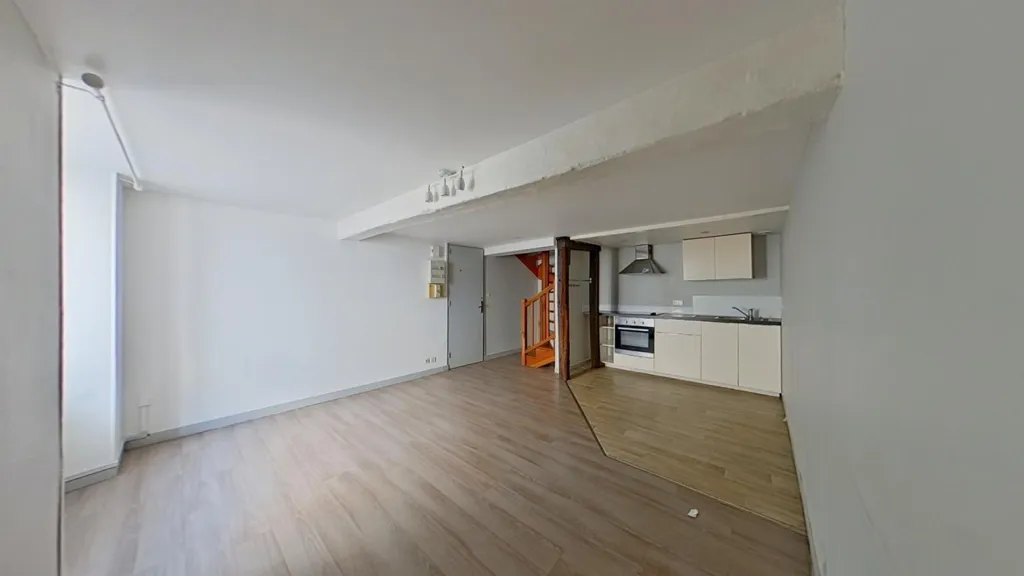 Elutuba - 4-Bedroom Apartment in Central Poitiers