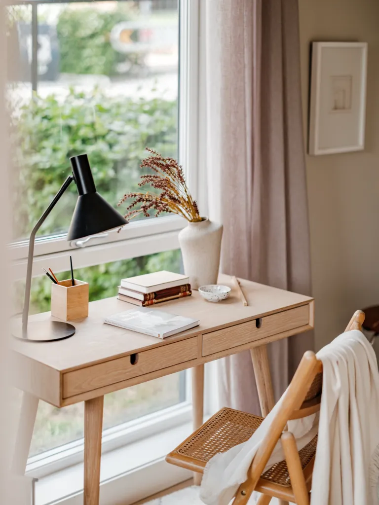 Office - 3-Bedroom Apartment with Garden Access in Oslo