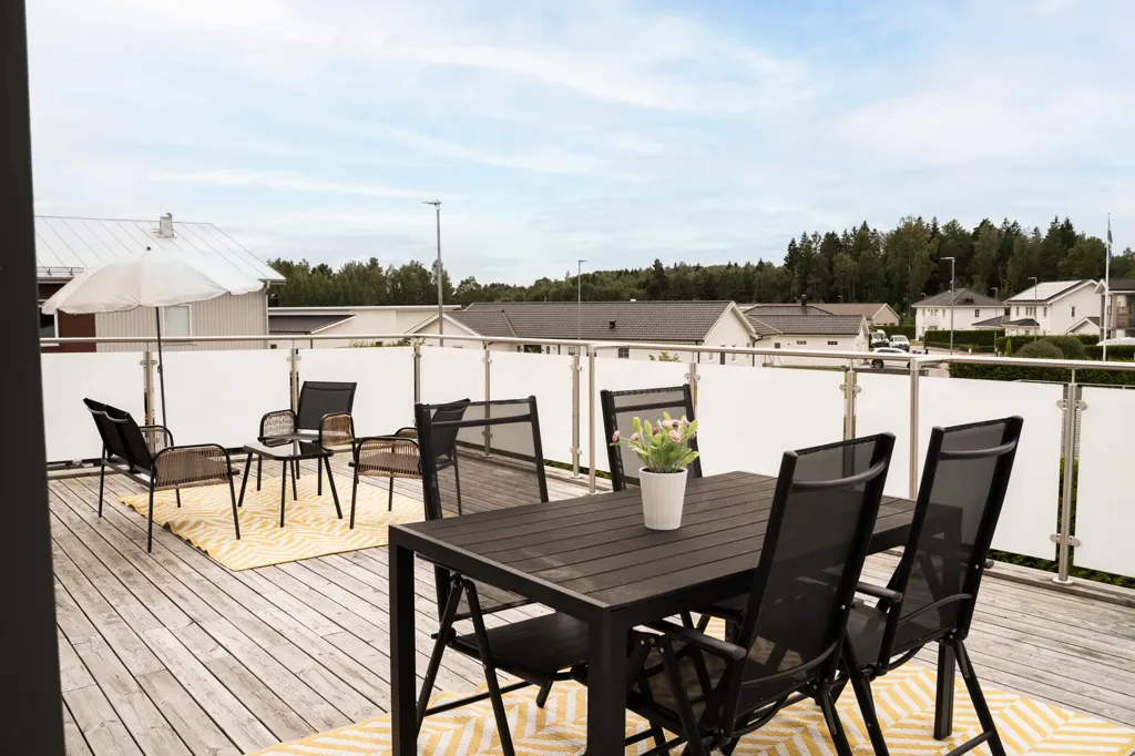 Terrass - Contemporary Villa with Rooftop Terrace in Bråstorp