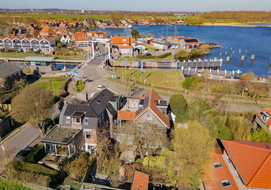 Vue aérienne - Sustainable Dijkwoning with Sluice View in Spaarndam