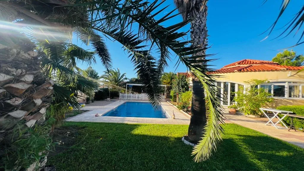 Piscine - Detached Villa with Pool in Miami Platja