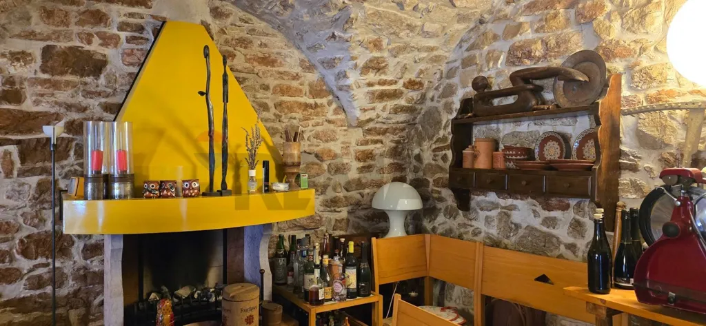 Rooms - Rustic Cottage with Terrace in Lamon