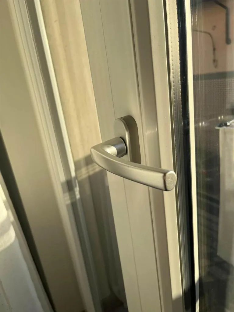 Entrée - Rearranged Apartment with Balcony in Legnano