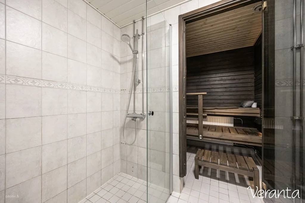 Salles de bain - Modernised Apartment with Sauna in Loukonlahti, Pirkkala