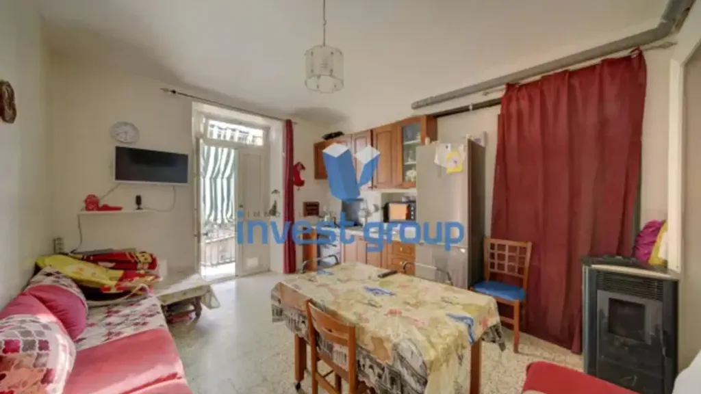 Soggiorno - Two-Bedroom Apartment with Balcony in Turin