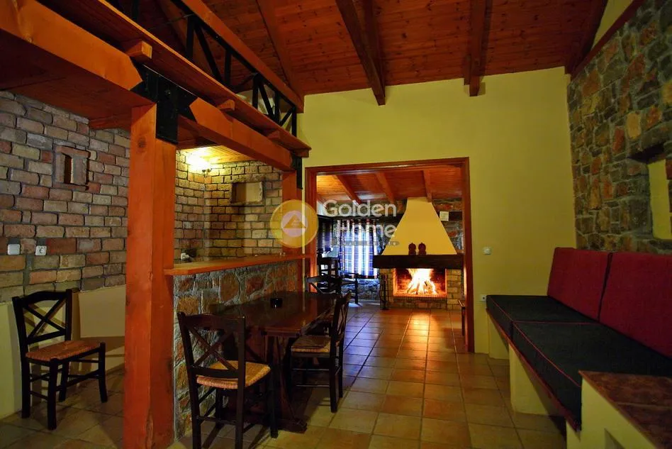 Elutuba - 3-Star Hotel with Pool in Arachova