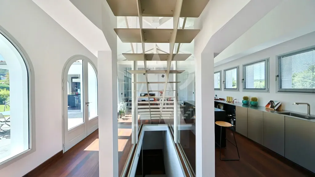 Stanze - Modernist Villa with Sculptural Architecture in Hasparren