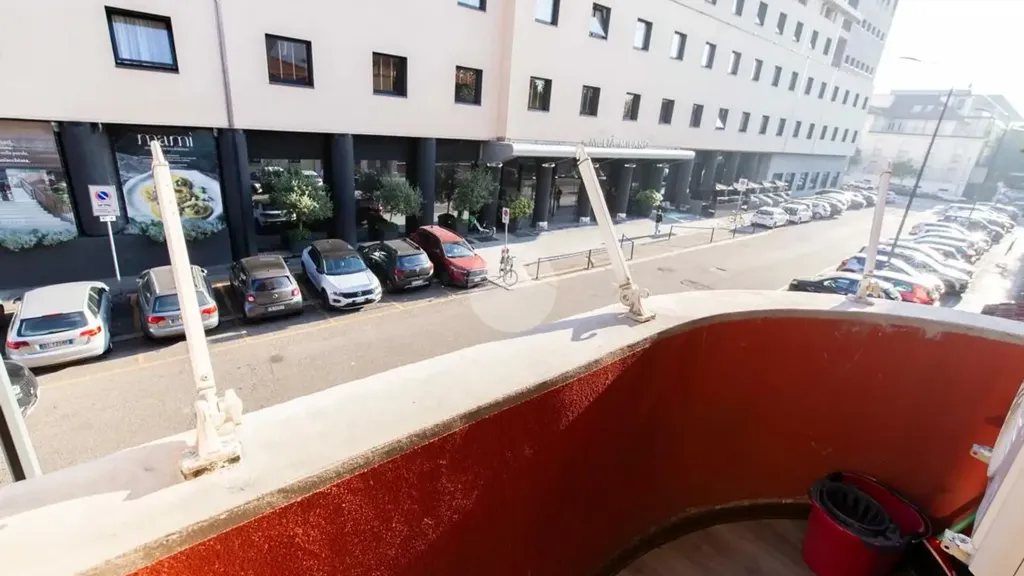 Rõdu - Rented Flat with Balcony in Milan