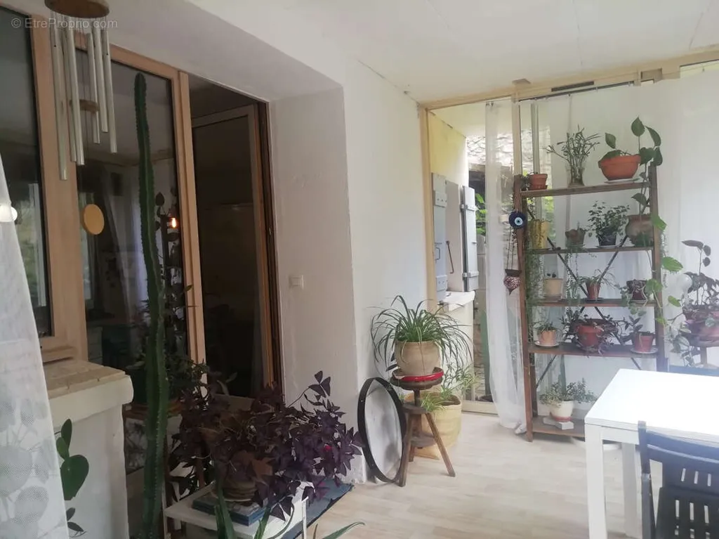 Terrass - Charming House with Terrace View in Francillon
