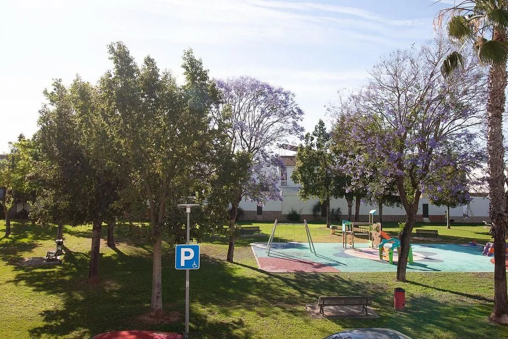 Garden - Chalet with Air Conditioning in La Rinconada