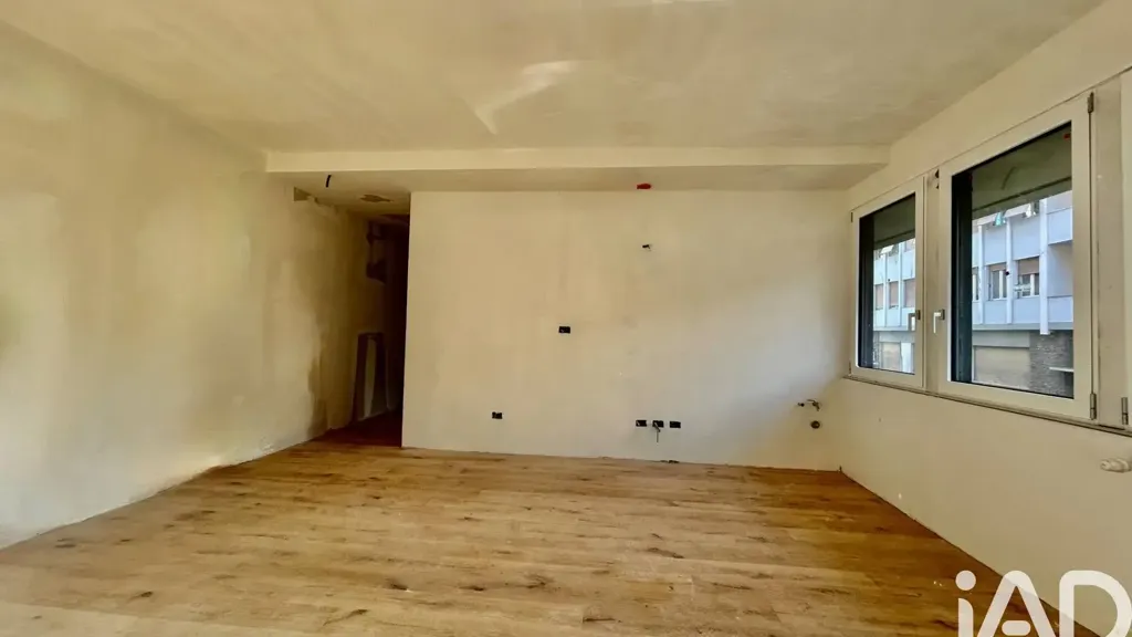 Pièces - Modern Triplex with Balcony in Florence