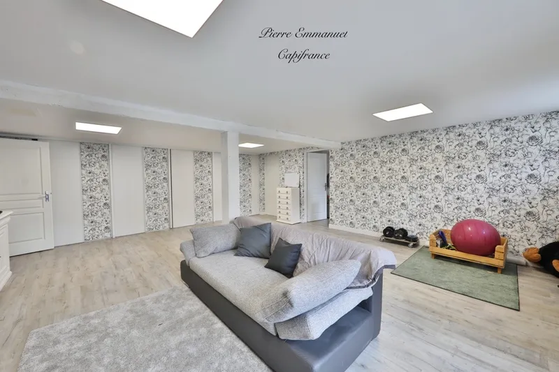 Pièces - Villa Contemporaine avec Piscine à Saint-Ambreuil