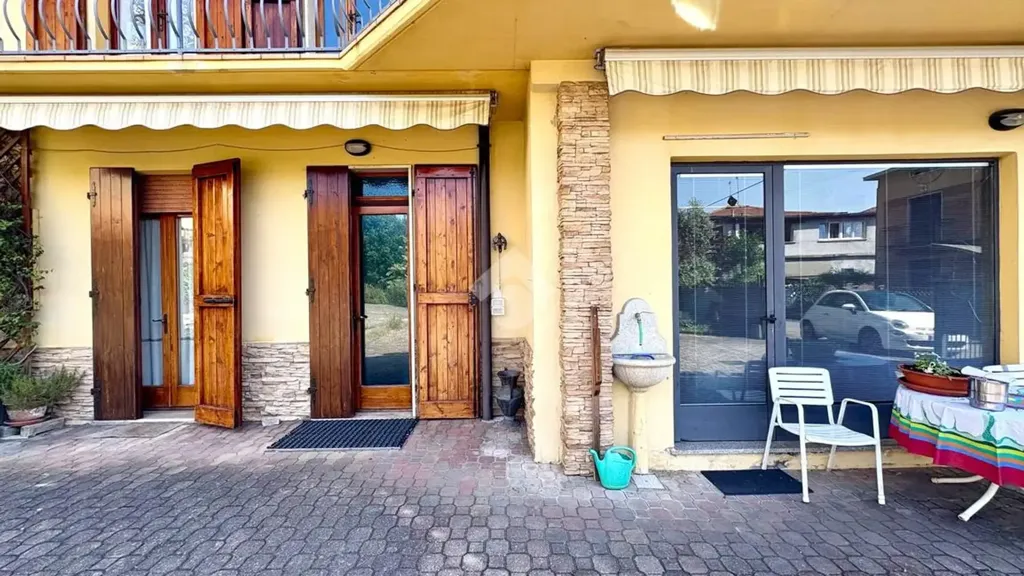 Terrasse - Central Bifamily Villa with Terrace in Adro