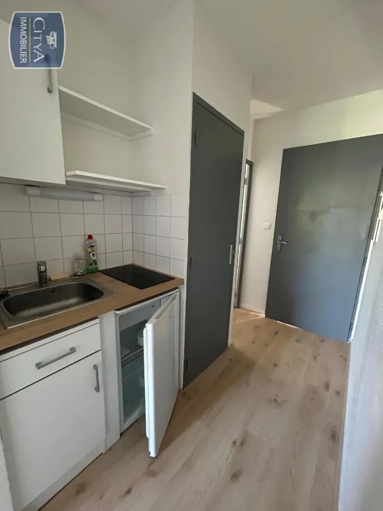 Köök - Studio with Parking in Niort