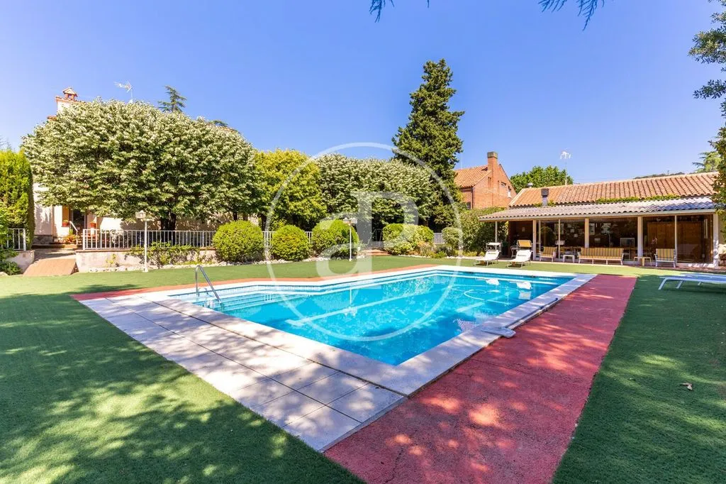 Bassein - Luxury Villa with Pool in Matadepera
