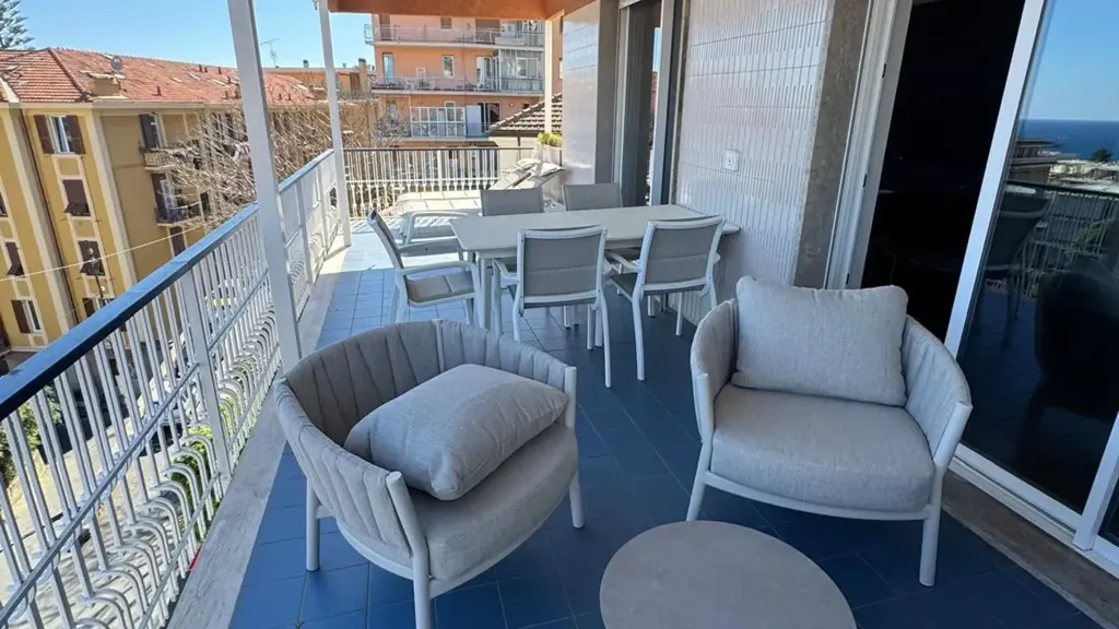 balcony