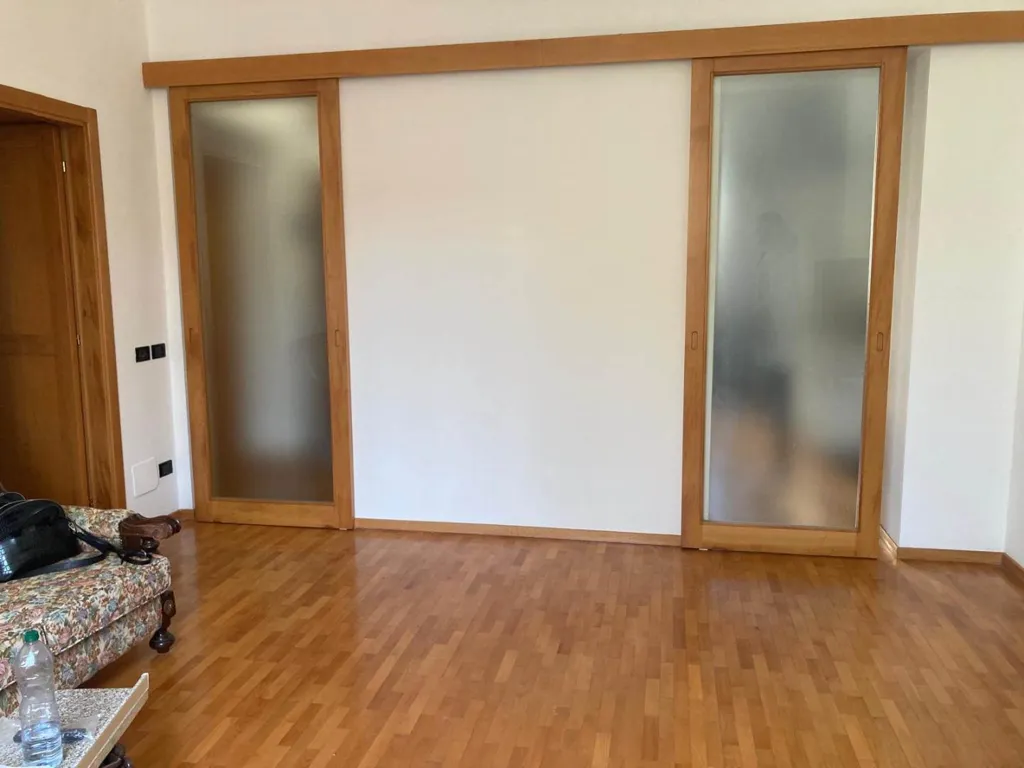 Soggiorno - Appartamento ristrutturato con parquet a Ancona