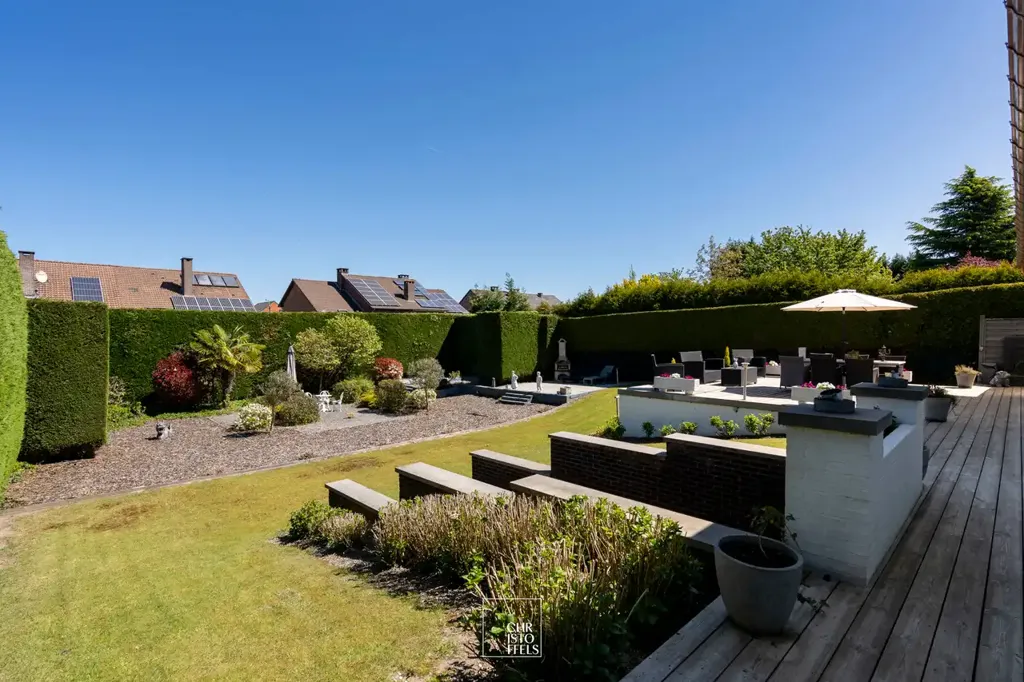 Jardin - Villa Charmante avec Jardin Sécurisé dans un Cadre Boisé