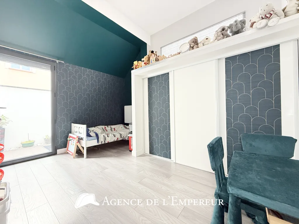 Bedrooms - Contemporary House with Panoramic Terrace in Rueil