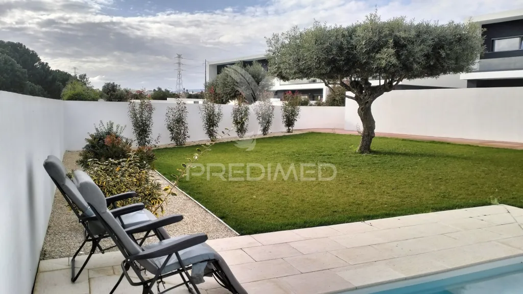 Piscine - Luxury Villa with Shared Pool in Entroncamento