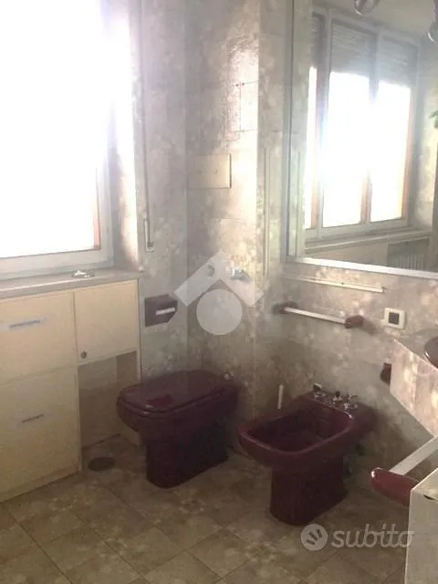Salles de bain - 6-Room Apartment with Mountain View in Pescara