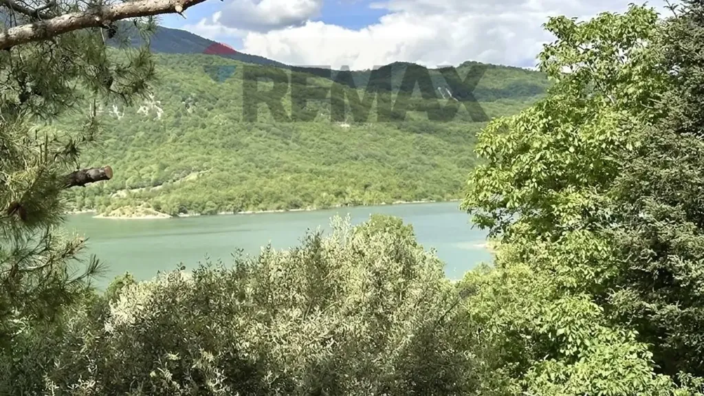 Lakefront Apartment with Terraces in Colledimezzo