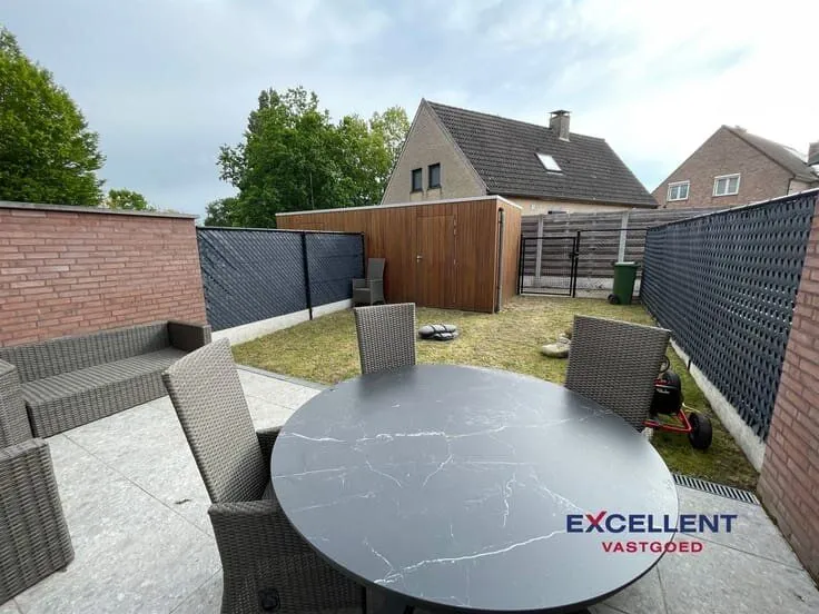 Maison Nueve avec Vaste Terrasse et Vaste Jardin à Proximité
