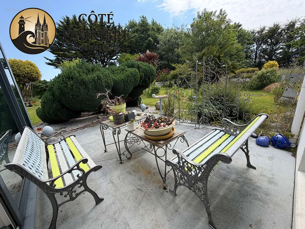 Terrasse - Maison de Plain-Pied avec Jardin à LOCTUDY