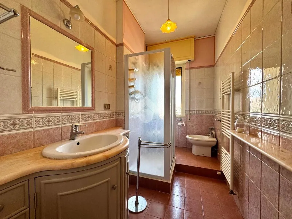 Bathrooms - Panoramic 3-Bedroom Apartment in Palermo