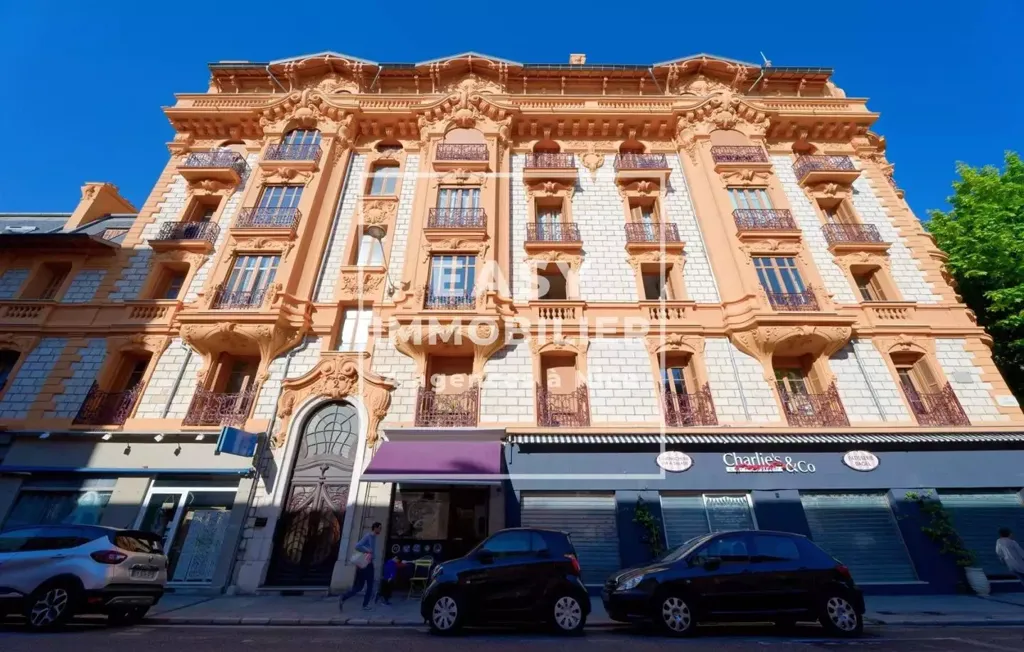 Exterior - Luxury Flat with Triple Exposure in Nice City Centre