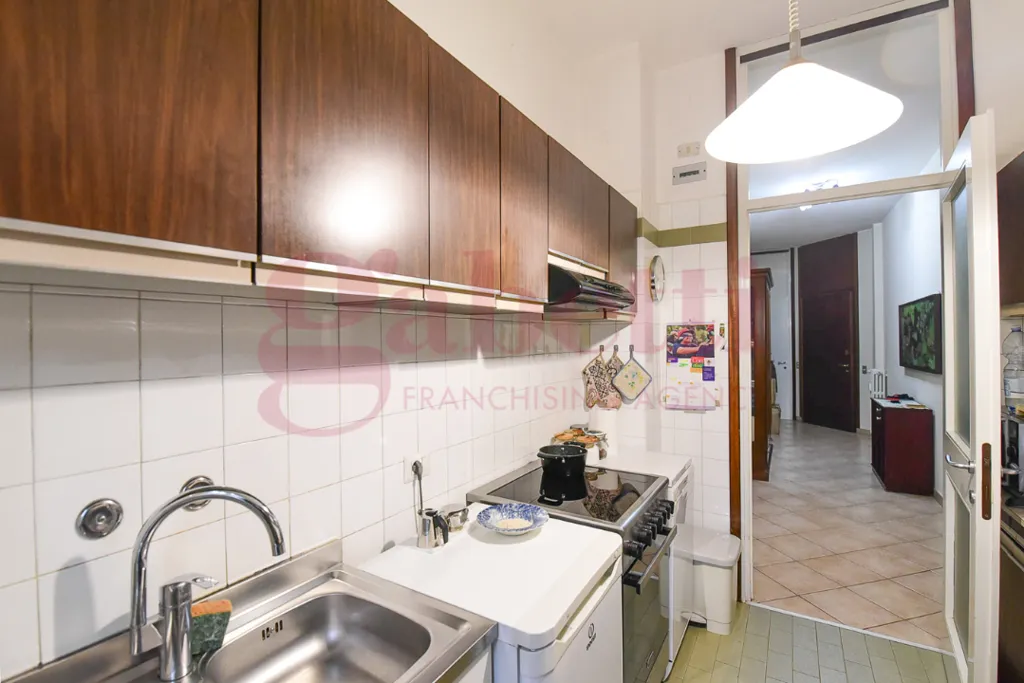 Cuisine - Trilocale with Balconies in Cantù