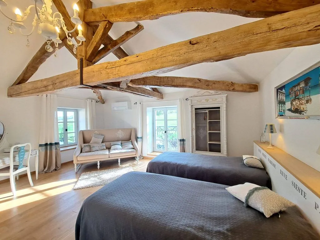 Chambres - Maison de Luxe avec Piscine à Condom