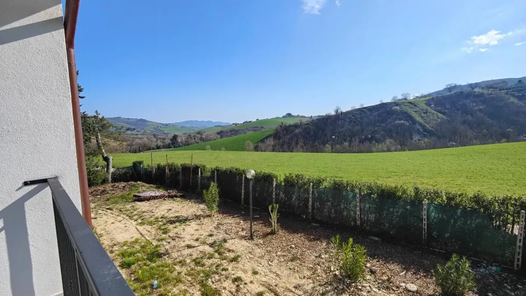 Balcon - Rustic House with Garden in Castignano