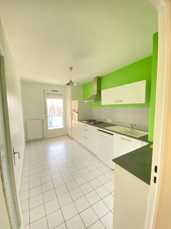 Cuisine - Appartement 3 Pièces avec Balcon à Saint-Just-Saint-Rambert