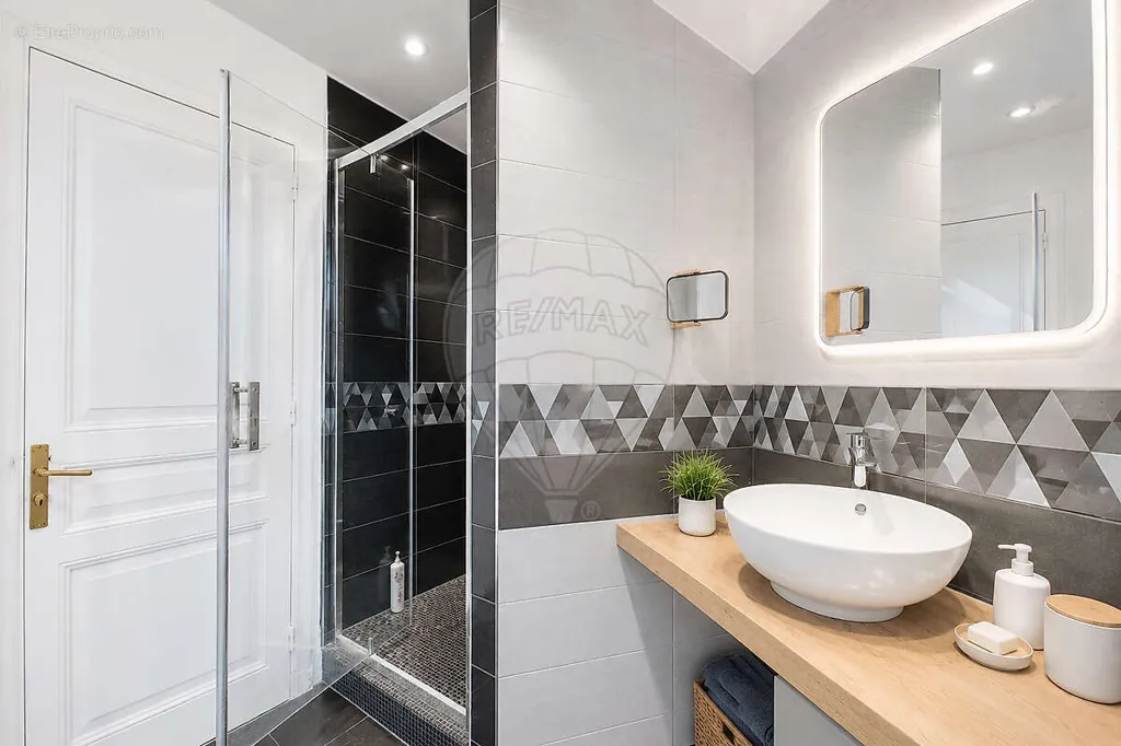 Salles de bain - Appartement de Caractère au Dernier Étage à Metz