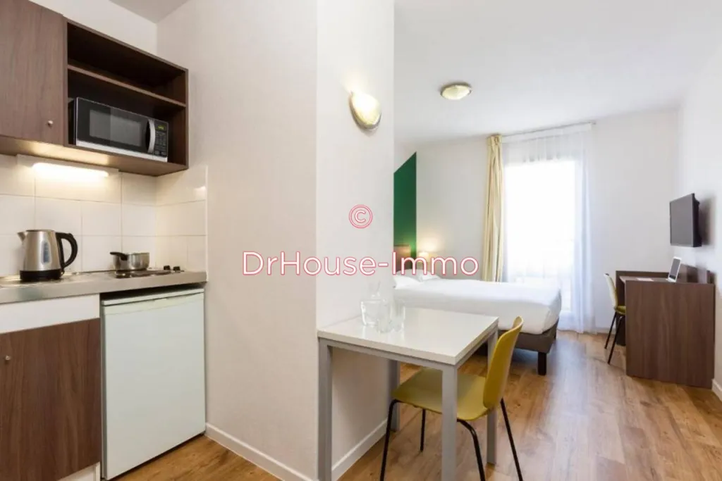 Chambres - Studio avec Bail Commercial à Carrières-sous-Poissy