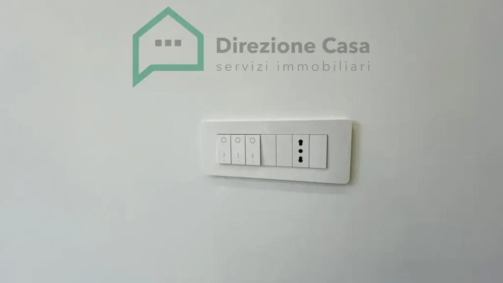 Pièces - Rear-Facing Apartment with Balcony in Naples