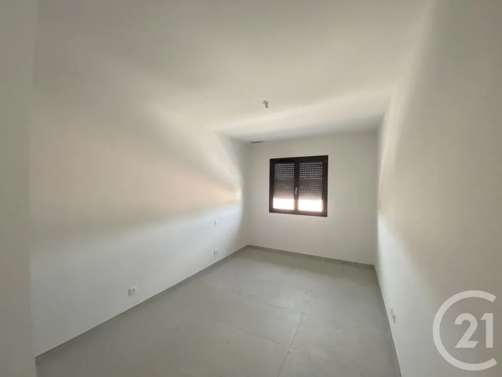 Pièces - Maison Contemporaine avec Piscine à Nezignan-l'Évêque