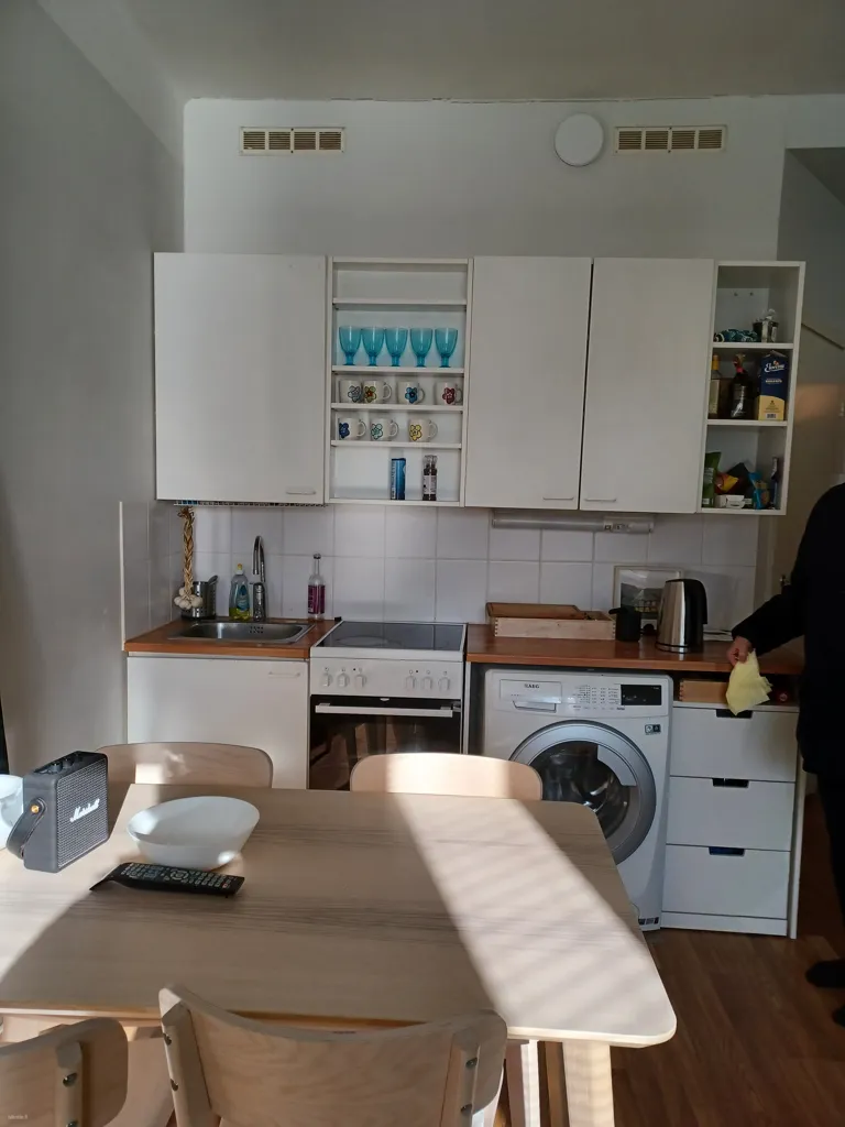 Cucina - Bright Studio with Balcony in Taka-Töölö, Helsinki