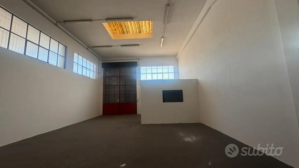 Pièces - Warehouse with Courtyard in Prato Sardo