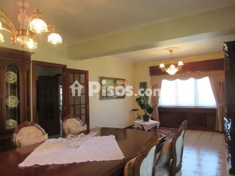 Salle à manger - Three-Storey Chalet with Valley Views in Cabanas