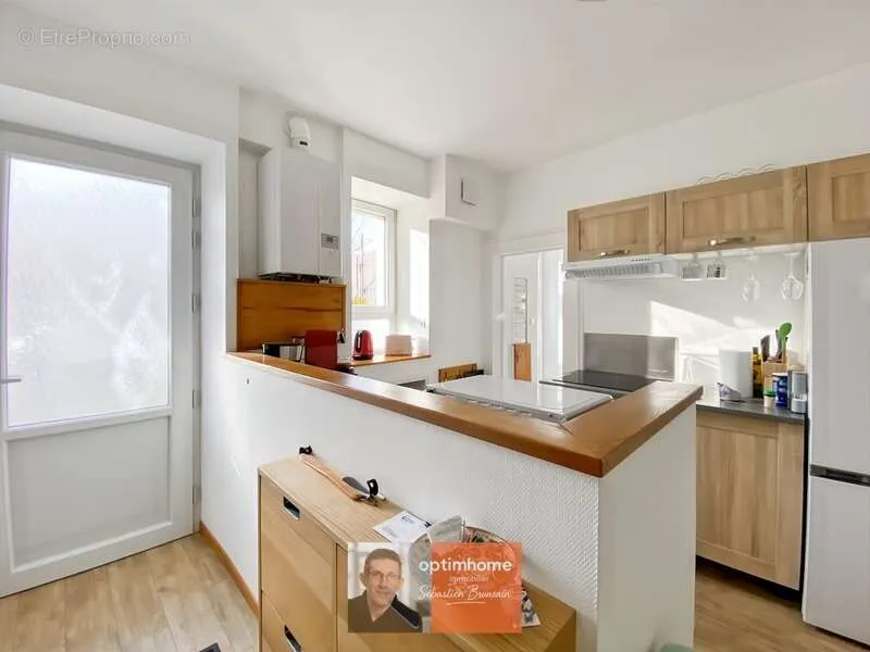 Köök - Atypical Apartment with Large Volumes in Dole