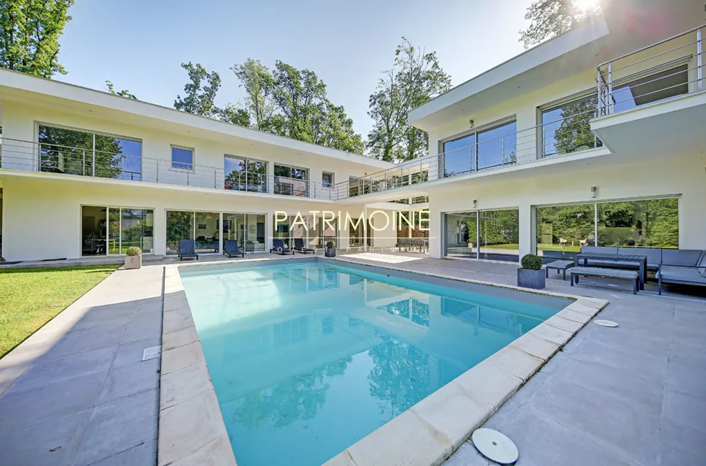 Piscina - Architectural House with Pool in Feucherolles