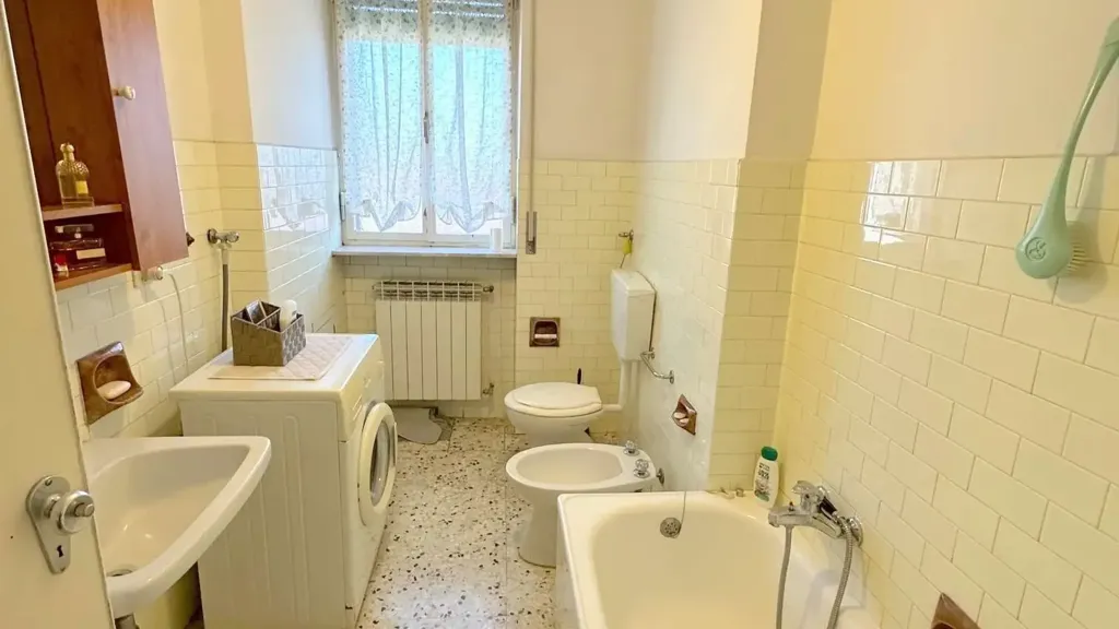 Salles de bain - Spacious Apartment with Balcony in Pozzolo Formigaro