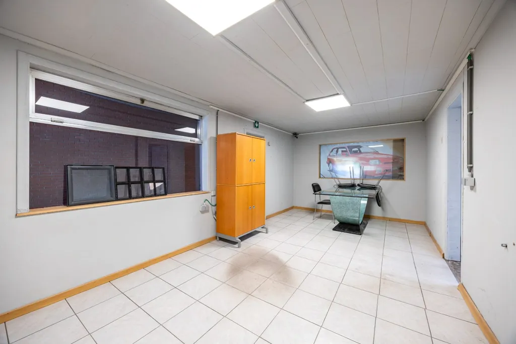 Kabinet - House with Workshop in Wuustwezel