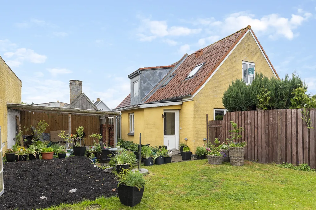 Jardin - Historic Villa with Garden in Maribo