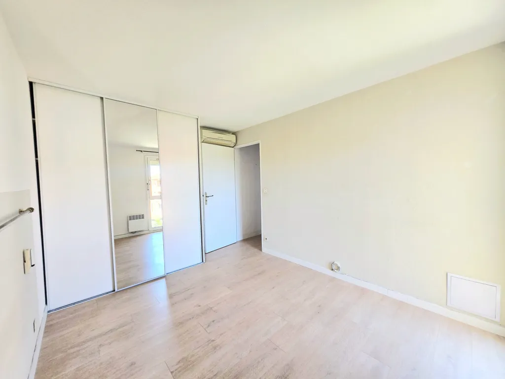 Rooms - 3rd Floor Flat with Terrace in Sablettes