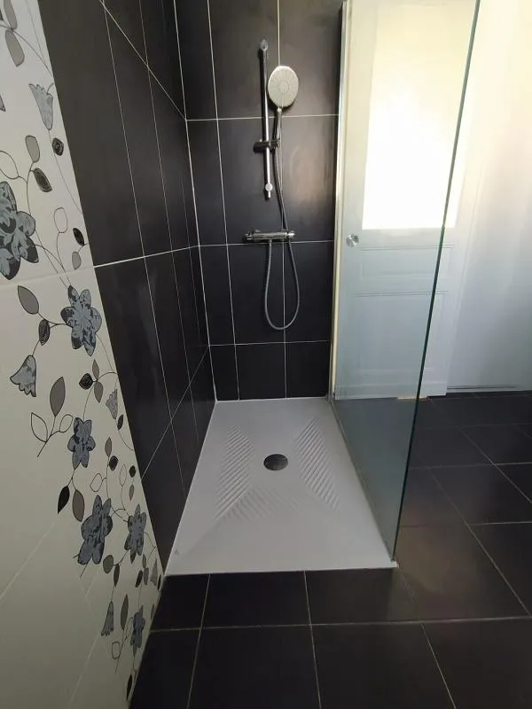 Salles de bain - Maison en Pierre avec Jardin à Agen
